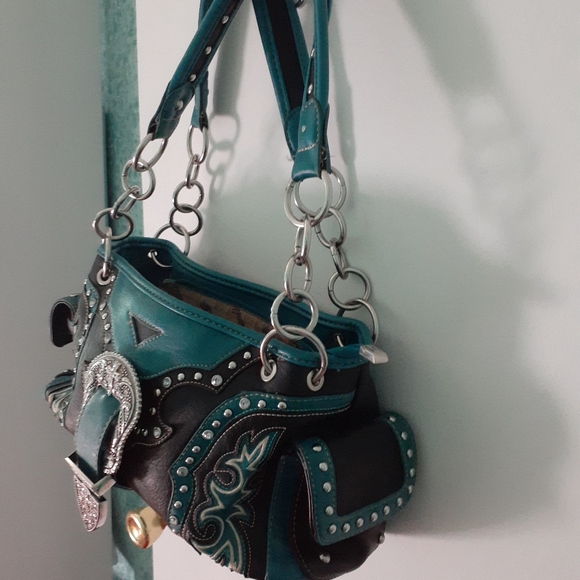 Satchel - Picture 5 of 8